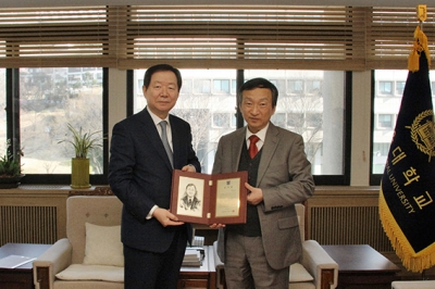양운근·이형주 교수에 감사패 수여