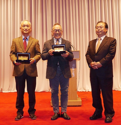 부산지부동창회, 송년회서 권달술·권종대 동문에 공로패