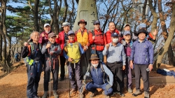 이희범 회장 등 20여 동문 청계산 등반