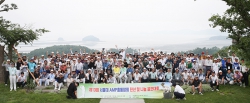 AMP동창회 나눔 골프대회 통해 모교, 복지재단에 7500만원 기부