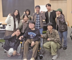 이동에 불편함 겪는 50명 학우 돕는 ‘키다리 친구들’