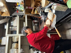 안양 박달동 골목서 직접 빵 굽고 커피 내립니다