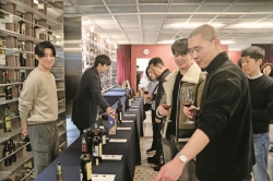 와인 즐기고, 이야기 나누고, 기부도 하고