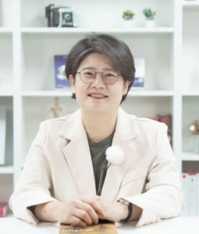 “사유 넓혀줄 책 골라 누구나 이해할 수 있는 언어로 풀어드려요 ”