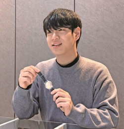 “시계는 저보다 오래 살 물건이라 애착이 가요.”