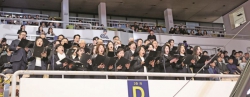 “날아올라 저 하늘로~” 졸업생 향한 교수합창단 축가 