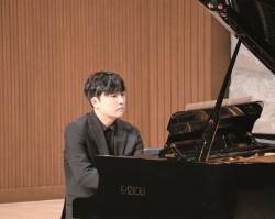북한 음악에 빠진 여섯 손가락 피아니스트