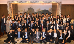 홍콩동문회 만찬 및 감사패 증정식 이내건 회장 5000만원 기부…기금 총1억 