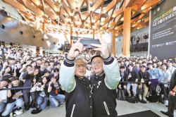 서울대 온 엔비디아 젠슨 황 “한국 AI 환경 부럽다”