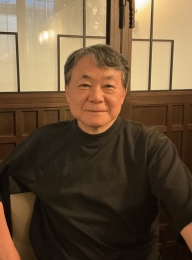 30년 된 코트 입고, 20년 경차 타며 3600명에게 장학금